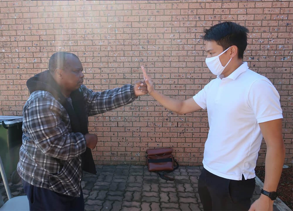 Support worker connecting with an NDIS participant